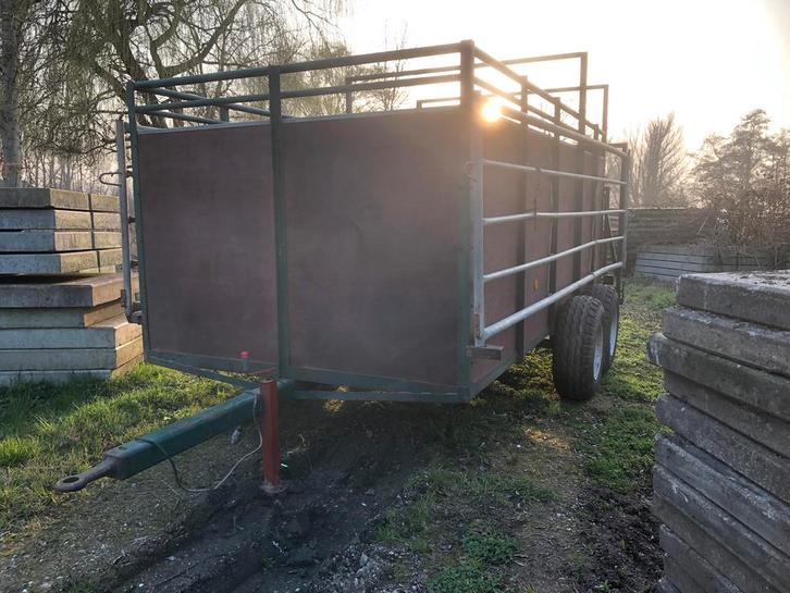 Te Koop 2 solide veewagens, Zakelijke goederen, Agrarisch | Werktuigen, Veehouderij, Transport, Ophalen of Verzenden