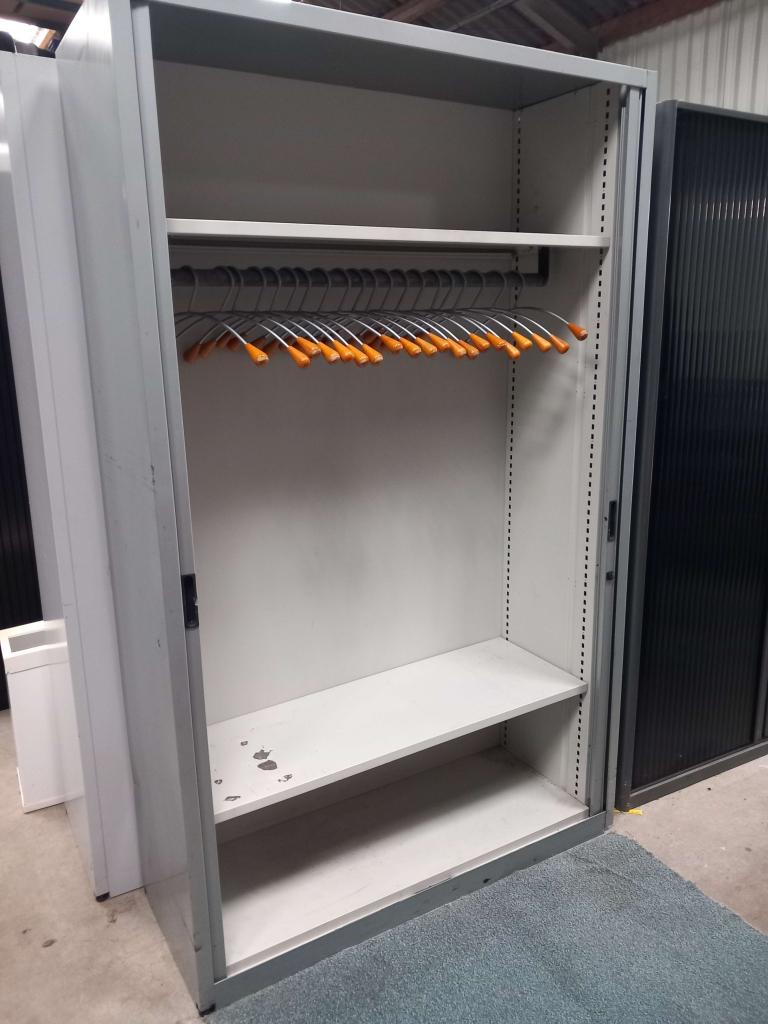 Garderobe/kleding kast, Ophalen, Gebruikt, -, Met plank(en)