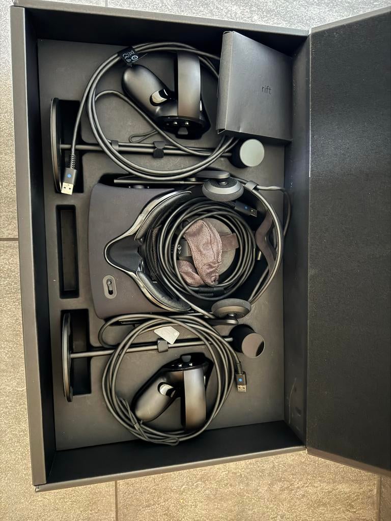 Oculus Rift CV1 VR-set, Ophalen, Zo goed als nieuw, VR-bril, Pc