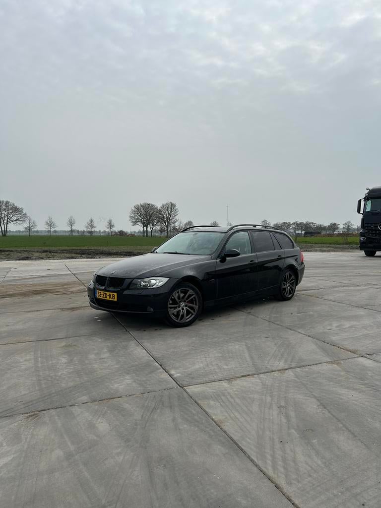 BMW 3-Serie 2.0 318 I Touring 2008 Zwart, Auto's, BMW, Achterwielaandrijving, Zwart, Origineel Nederlands, Handgeschakeld
