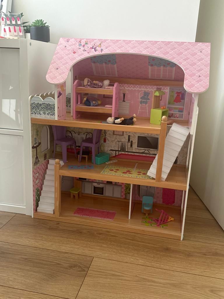 Groot en compleet houten poppenhuis met meubels, Ophalen, Gebruikt, Poppenhuis