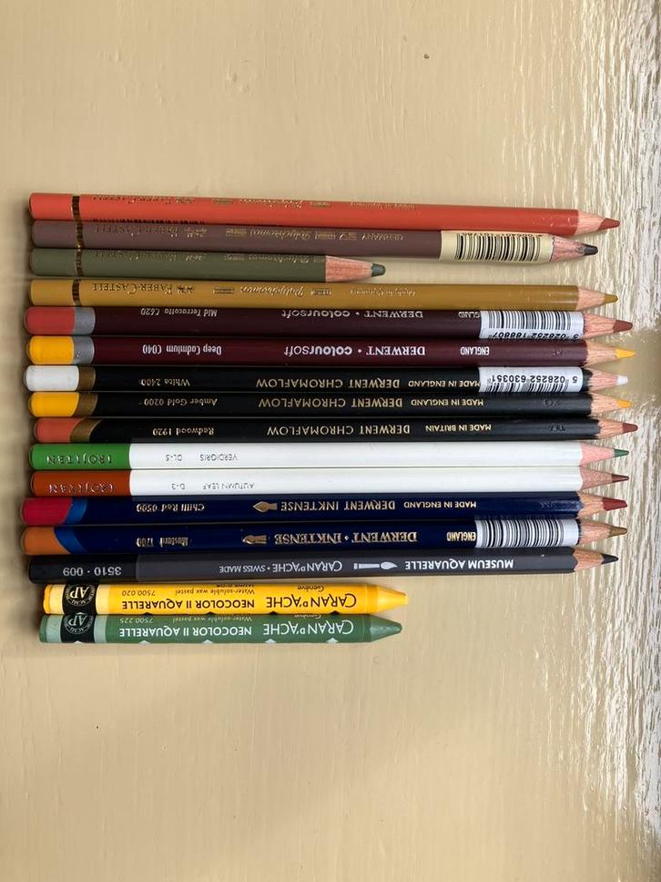 Leuke verzameling van 16 kleur- en aquarelpotloden, Hobby en Vrije tijd, Tekenen, Zo goed als nieuw, Potlood of Stift, Ophalen of Verzenden