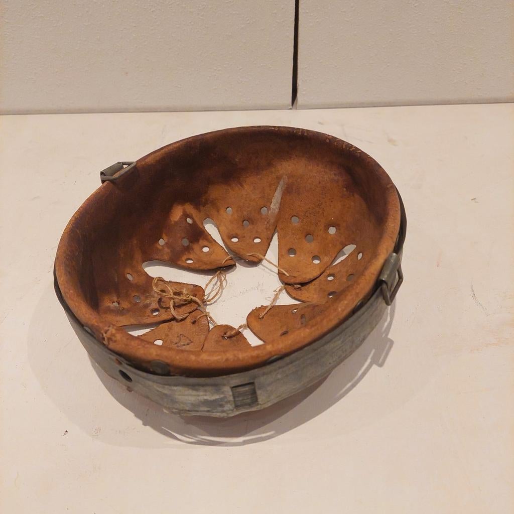 Wehrmacht binnenwerk helm  Wo2, Verzamelen, Militaria | Tweede Wereldoorlog, Ophalen of Verzenden, Duitsland, Helm of Baret