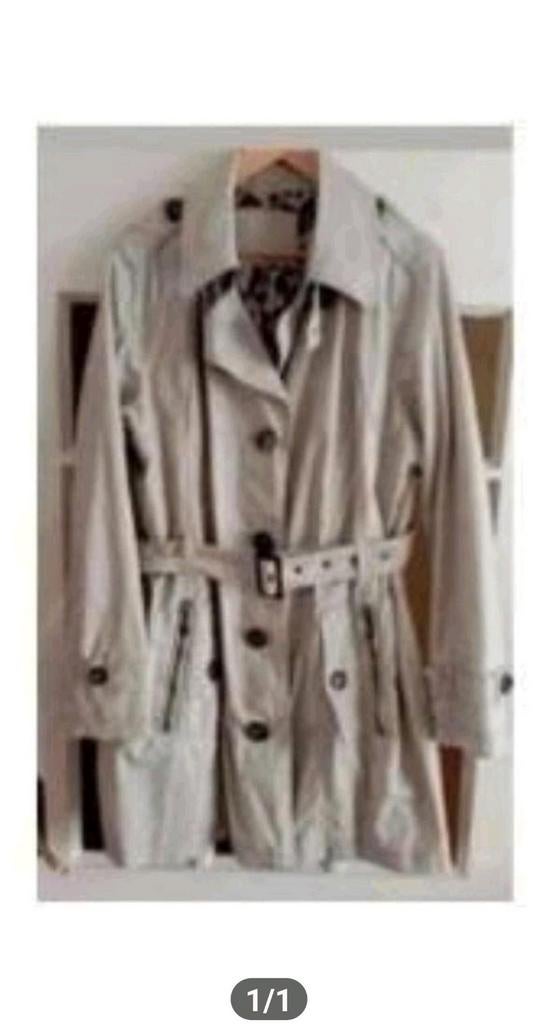 Trenchcoat maat 44 zandkleurig
In zeer goede staat, Ophalen of Verzenden, Zo goed als nieuw, Maat 42/44 (L), Beige