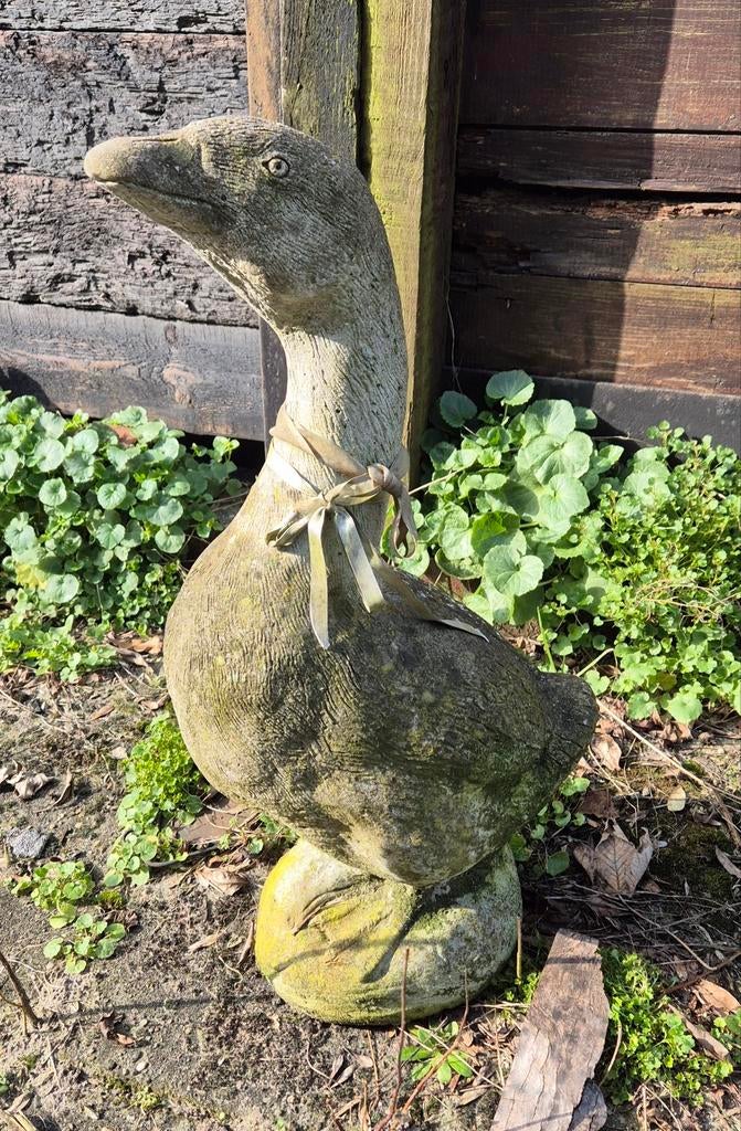 Vintage stenen ganzenbeeld voor tuin of decoratie, Ophalen, Gebruikt, Beton, Dierenbeeld