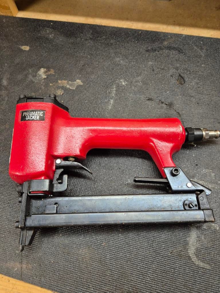 Ferm Pneumatische Tackermachine - Rood, Ophalen of Verzenden, Gebruikt