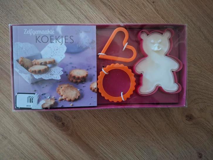 Koekjes bakset met boekje - Nieuw, Hobby en Vrije tijd, Taarten en Cupcakes maken, Nieuw, Bakvorm, Taarten of Cupcakes, Ophalen of Verzenden
