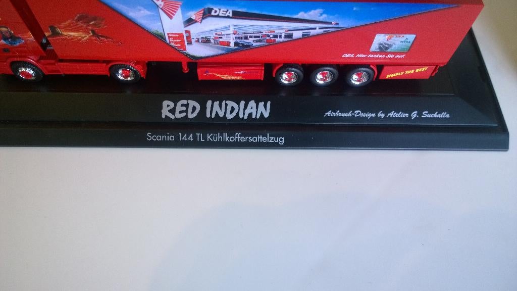 Herpa 120050 Red Indian Scania 144 TL Koeler in Vitrine, Hobby en Vrije tijd, Modelauto's | 1:87, Ophalen, Nieuw, Bus of Vrachtwagen