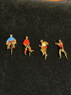 4 speldjes sporter jaren 60 goudkleurig pins sport, Ophalen of Verzenden, Gebruikt, Overige sporten, Overige typen