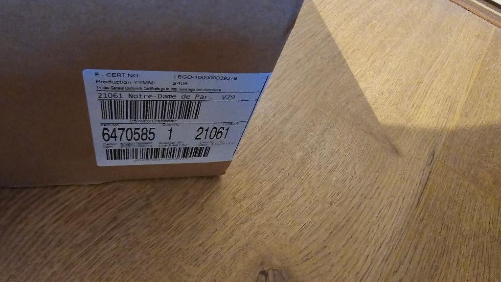 Lego 21061 - Notre Dame (2 stuks) in omdoos, Kinderen en Baby's, Speelgoed | Duplo en Lego, Compleet, Lego, Nieuw, Architecture