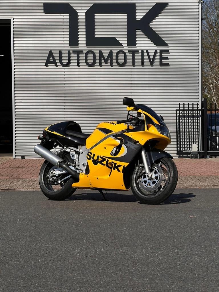 Suzuki GSX 600 R | 20563KM!! | 1999 | 110PK, 4 cilinders, Motorrijbewijs A, Bedrijf, Super Sport