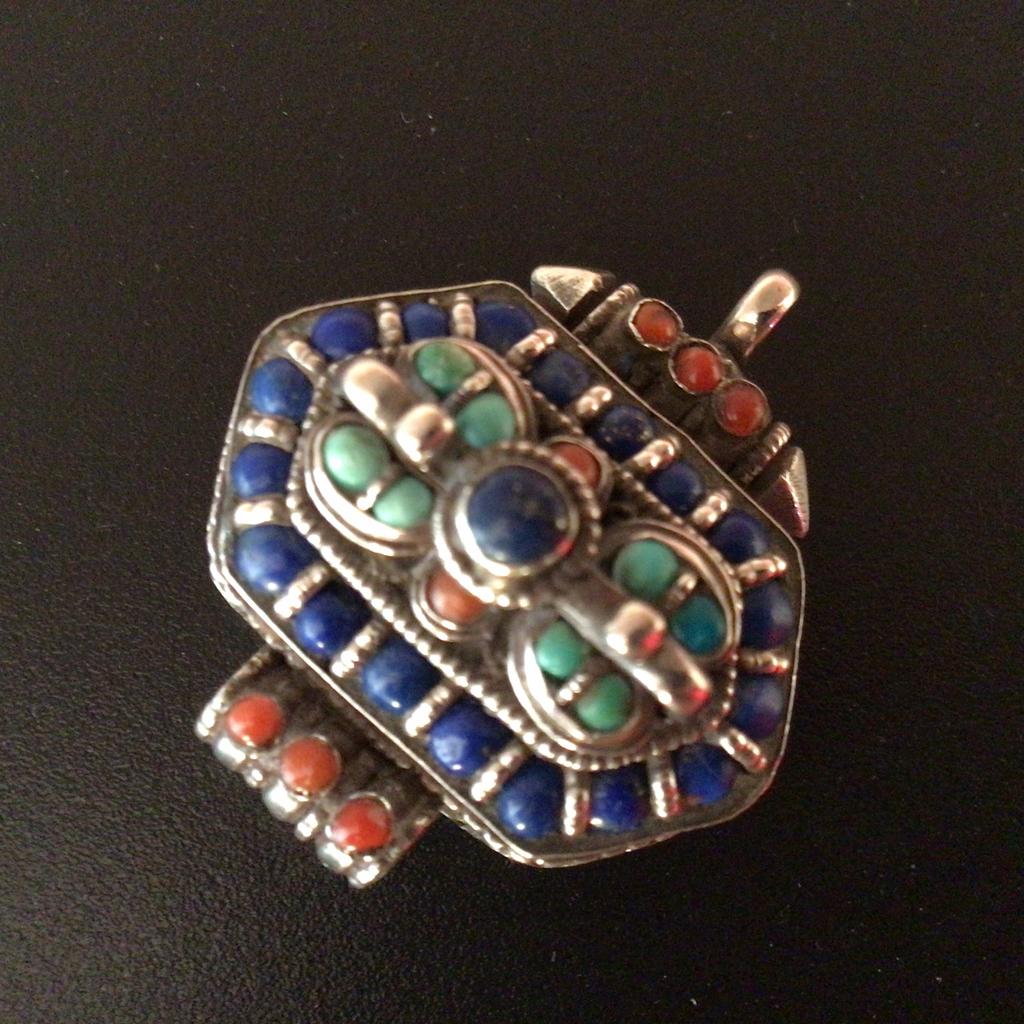 De Gau gebedsdoosje uit Nepal, Antiek en Kunst, Ophalen of Verzenden, Zilver