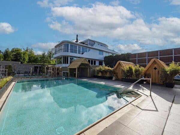 4*Hotelovernachting samen met dagentree Sauna BLUE Wellness