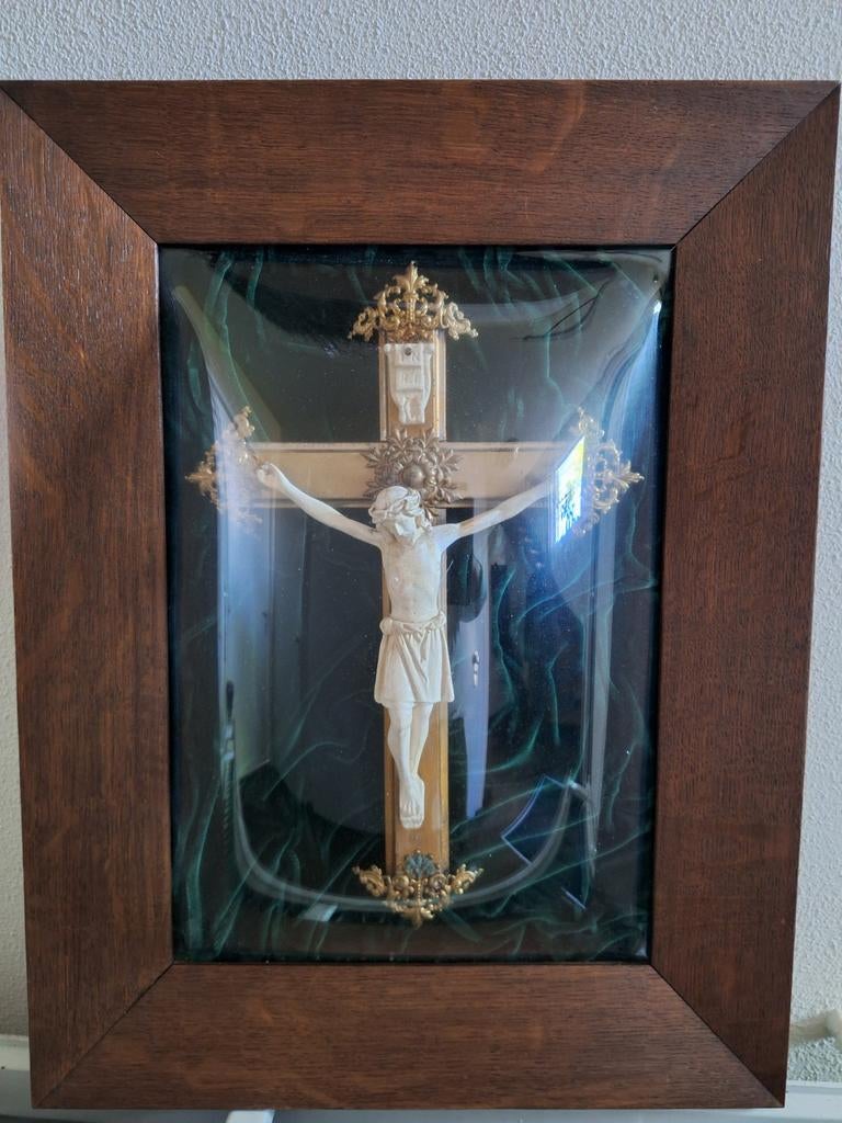 Antiek Crucifix in Houten Lijst met Glazen Koepel, Antiek en Kunst, Antiek | Religie, Ophalen