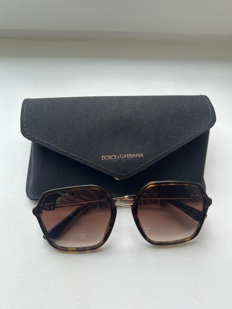 Dolce & Gabbana zonnebril, Sieraden, Tassen en Uiterlijk, Zonnebrillen en Brillen | Dames, Gebruikt, Zonnebril, Bruin, Ophalen of Verzenden