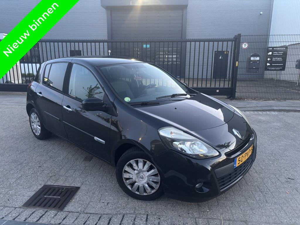 Renault Clio 1.5 dCi Parisienne Clima Cruise Navigatie, Euro 5, Gebruikt, 4 cilinders, Zwart