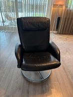 Zwarte leren relaxfauteuil met draaivoet, Huis en Inrichting, Fauteuils, Ophalen, Gebruikt, Leer, 75 tot 100 cm