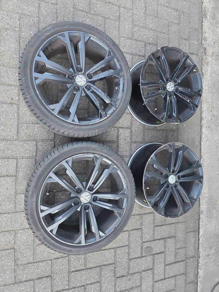 Volkswagen Golf GTI GTD 18 inch opknap set 8J ET45 225/40/18, Auto-onderdelen, Banden en Velgen, Banden en Velgen, 18 inch, 225 mm