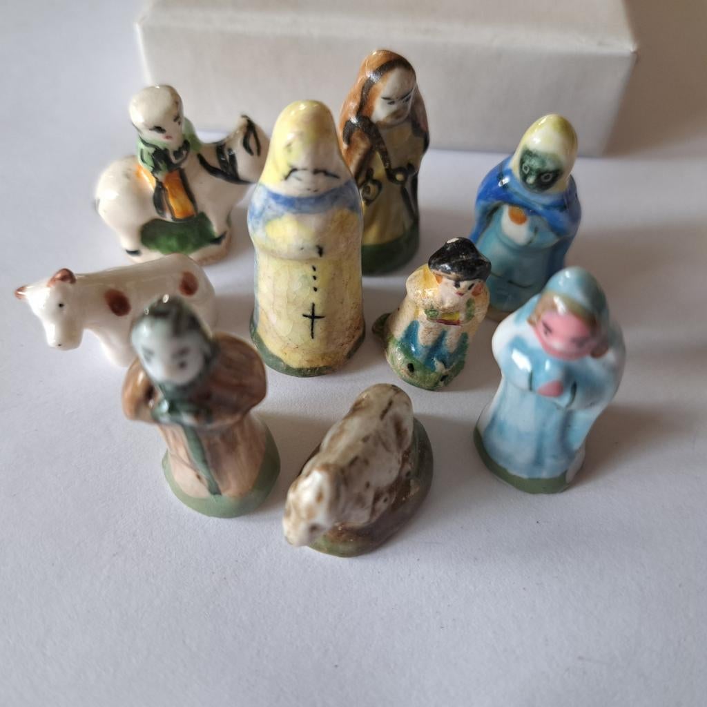 Lotje oude feves beeldjes, Verzenden