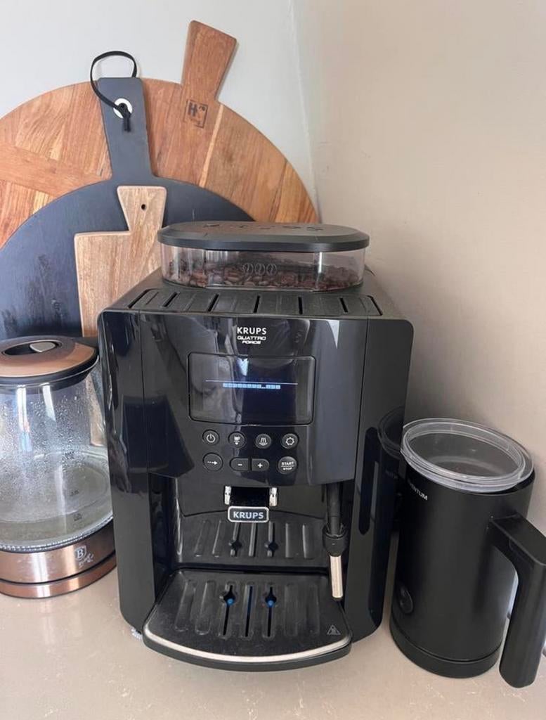 Krups Quattro Force Bonen Koffiezetapparaat, Witgoed en Apparatuur, Koffiezetapparaten, Gebruikt, 10 kopjes of meer, Koffiemachine