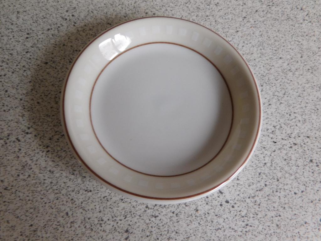 Bord 9,5 cm. Sahara Art & Design, Huis en Inrichting, Ophalen of Verzenden, Zo goed als nieuw, Bord(en), Overige stijlen