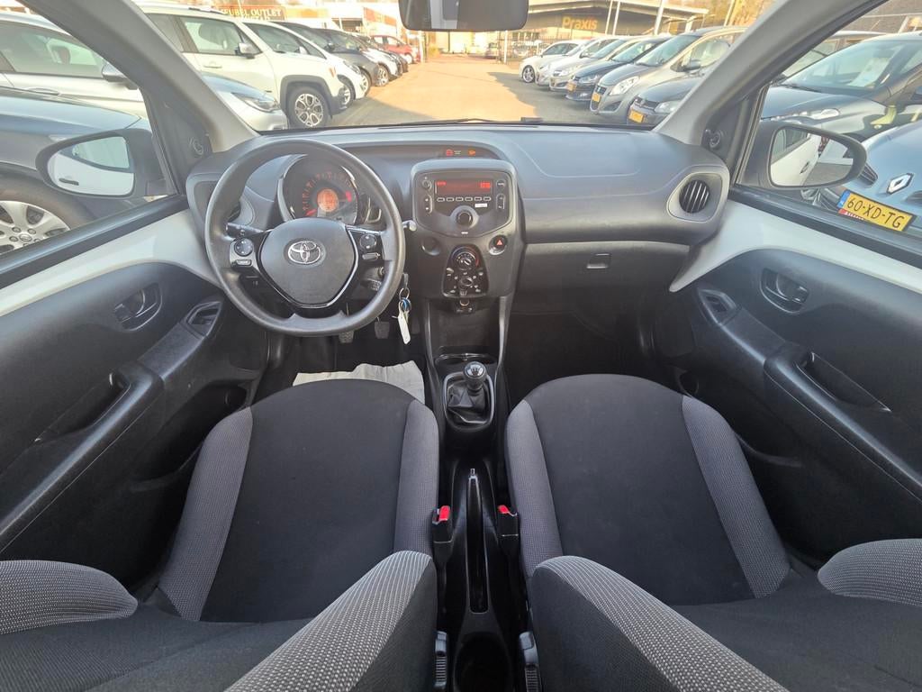 Toyota Aygo 1.0 VVT-i x-fun/CRUIS CONTROL/NAP/TWEEDE EIGENAA, Voorwielaandrijving, Gebruikt, Euro 6, 4 stoelen