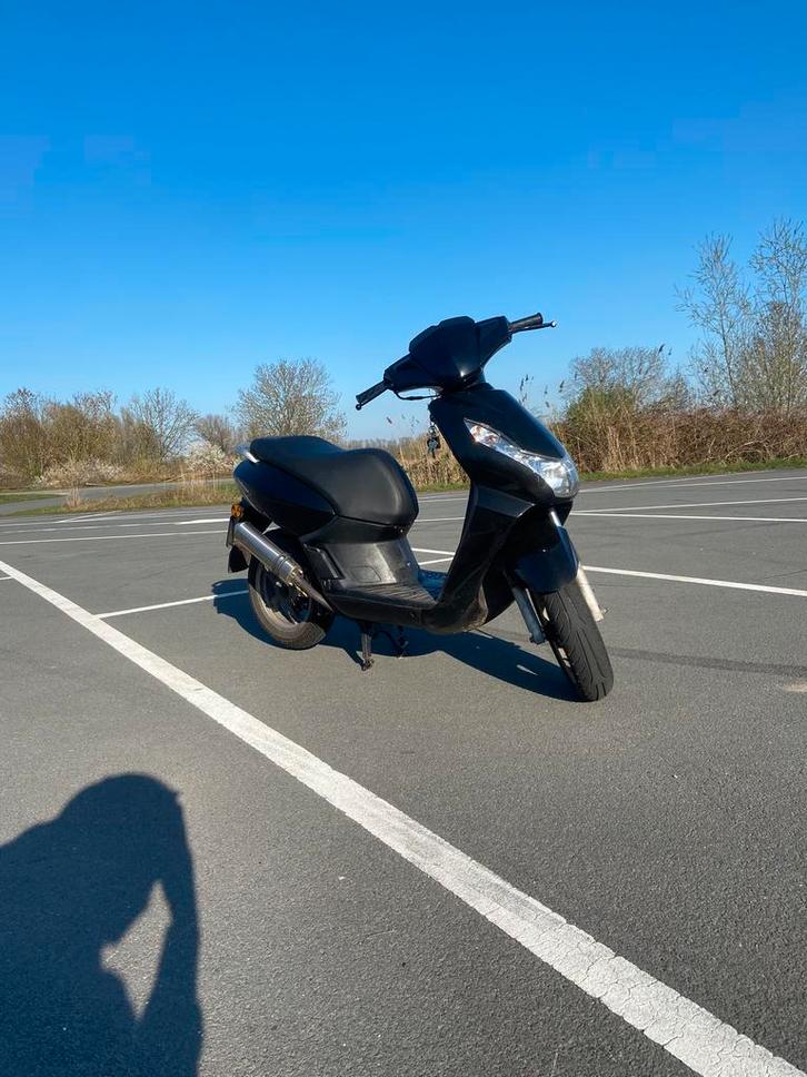Peugeot kisbee, Fietsen en Brommers, Scooters | Peugeot, Gebruikt, Overige modellen, Maximaal 45 km/u, Benzine, Ophalen