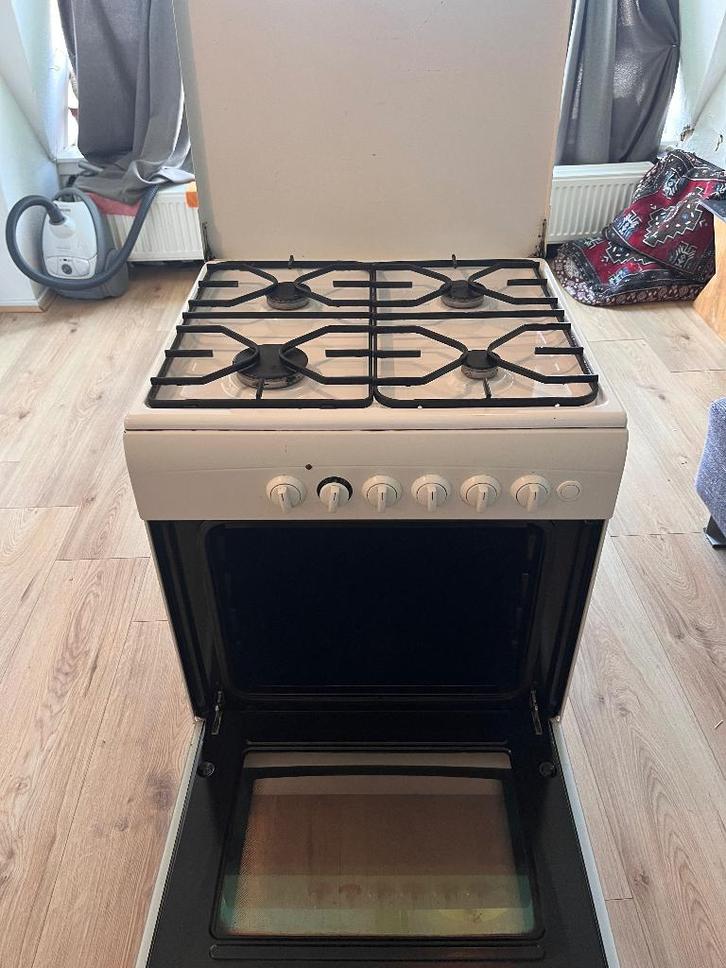 Gasfornuis plus oven, Witgoed en Apparatuur, Fornuizen, Gebruikt, Vrijstaand, Gas, 4 kookzones, 85 tot 90 cm, 45 tot 60 cm, Ophalen