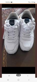 Nieuwe Heren tommyhilfiger sneakers wit 42., Sport en Fitness, Basketbal, Ophalen of Verzenden, Nieuw, Schoenen