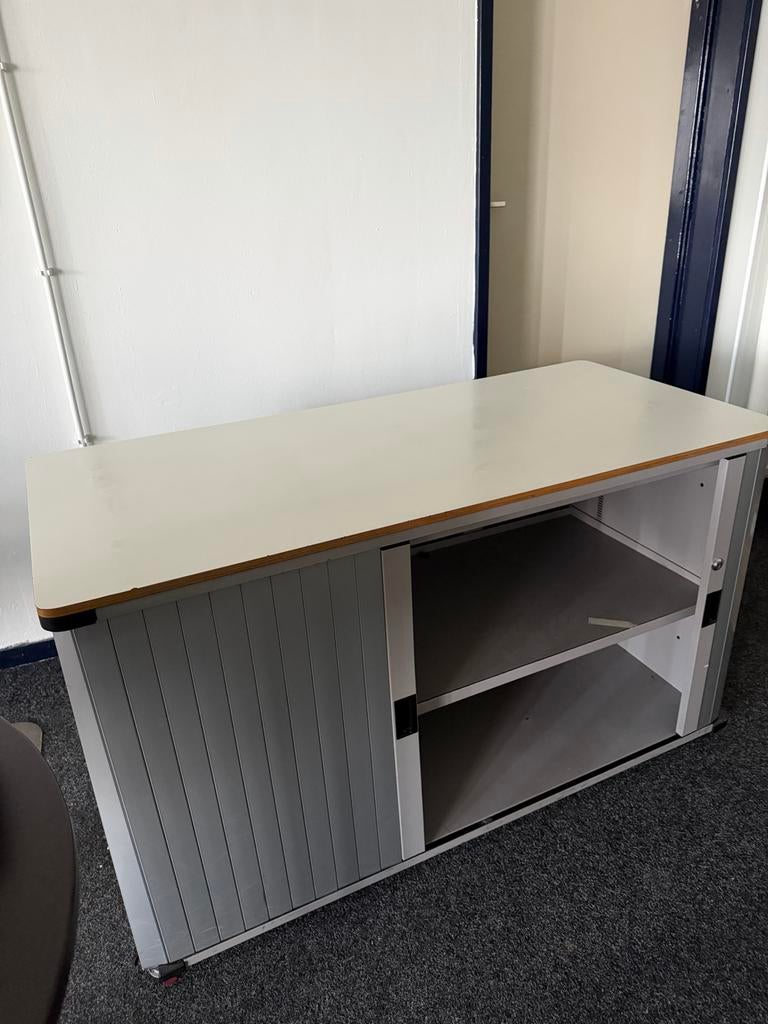 Kast met rolluik en planken, Huis en Inrichting, Bureaus, Ophalen of Verzenden, Gebruikt