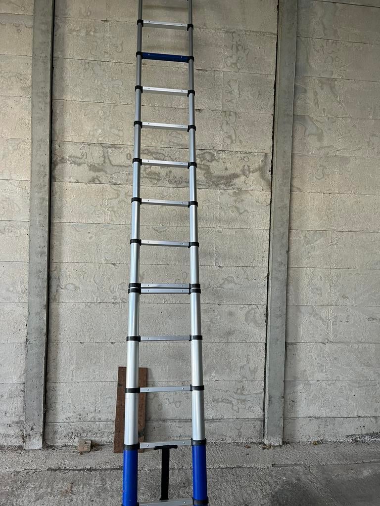 Ladder inschuifbaar max 4 m, Doe-het-zelf en Verbouw, Ladders en Trappen, Ophalen of Verzenden, Zo goed als nieuw, 2 tot 4 meter