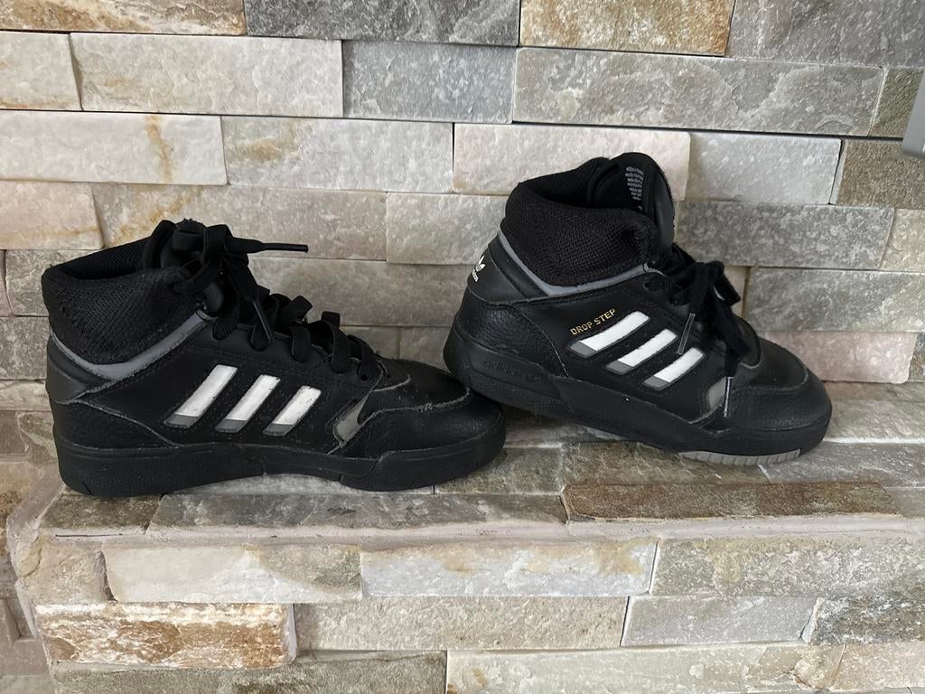 Adidas sneakers 32 plus gratis Timberland schoenen, Kinderen en Baby's, Kinderkleding | Schoenen en Sokken, Ophalen of Verzenden