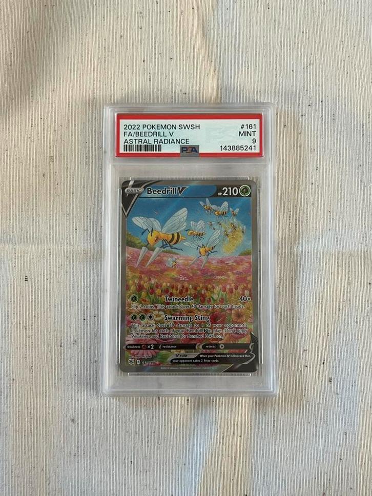 Beedrill V #161 PSA 9 - Astral Radiance Pokémon Kaart, Hobby en Vrije tijd, Verzamelkaartspellen | Pokémon, Zo goed als nieuw