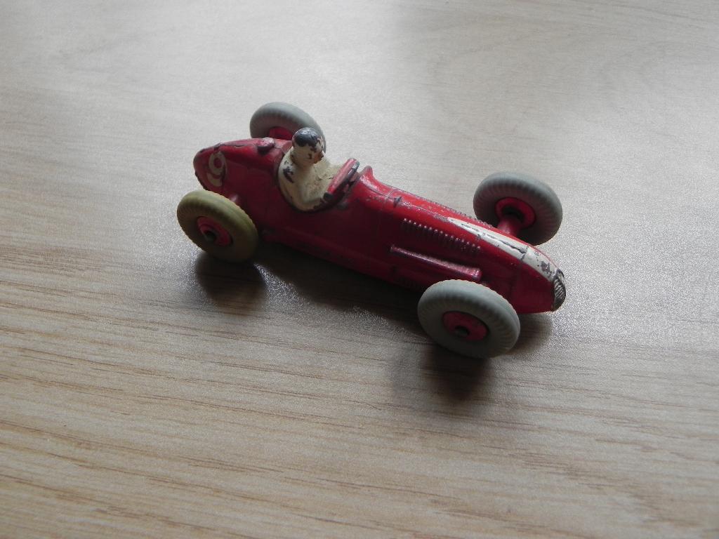 Dinky Toy 231 Maserati 1953-1954, Ophalen of Verzenden, Gebruikt, Auto, Dinky Toys