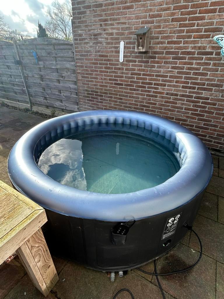 M Spa Opblaasbare Jacuzzi, Tuin en Terras, Bubbelbaden en Hottubs, Ophalen of Verzenden, Gebruikt, Afdekzeil, Opblaasbaar