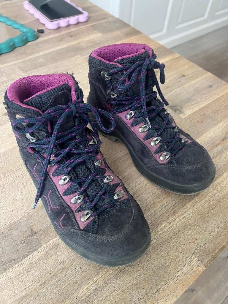 Mooie Lowa bergschoenen maat 36, Ophalen, Zo goed als nieuw, Schoenen
