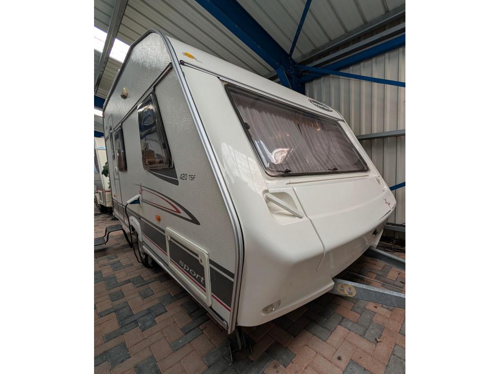 Beyerland 420 met mover en luifel, Caravans en Kamperen, Caravans, Bedrijf, tot en met 3, 750 - 1000 kg, Treinzit, Beyerland, Dwarsbed