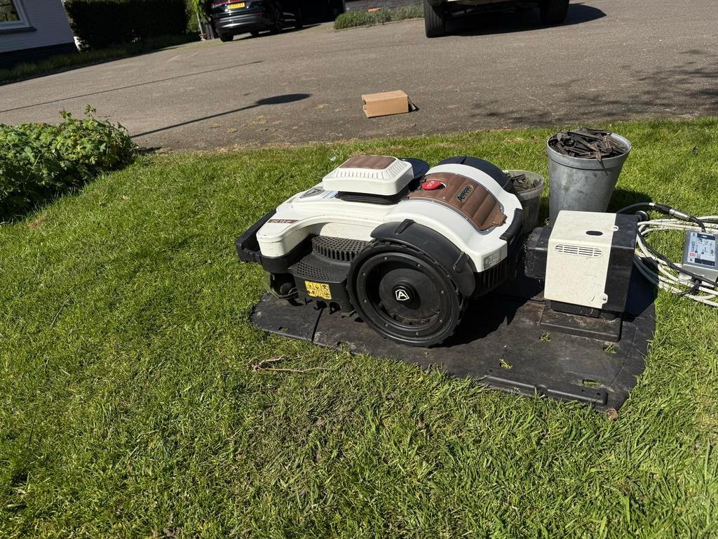 Ambrogio Elite 4.0 Robotmaaier (2023) - Incl. 2 emmers, Ophalen of Verzenden, Gebruikt, Meer dan 25 cm, Bestuurbaar via app