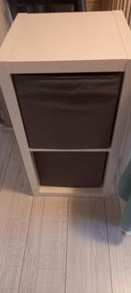 Witte Kallax kast 2 vaks met grijze bakken, Ophalen, Zo goed als nieuw