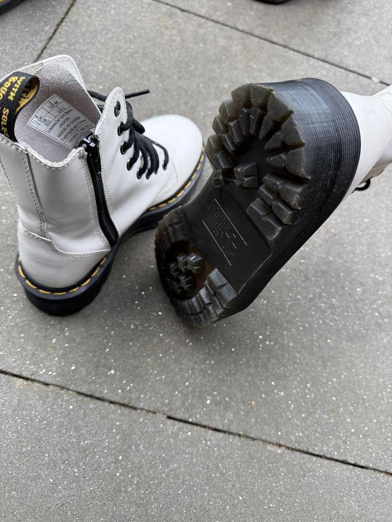 Dr Martens platform wit, Wit, Lage of Enkellaarzen, Ophalen of Verzenden, Zo goed als nieuw
