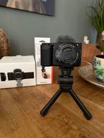 Sony ZV-E10 met 16-50mm lens en statief en hoes (Nieuwstaat), Ophalen of Verzenden, Zo goed als nieuw, Compact, Sony