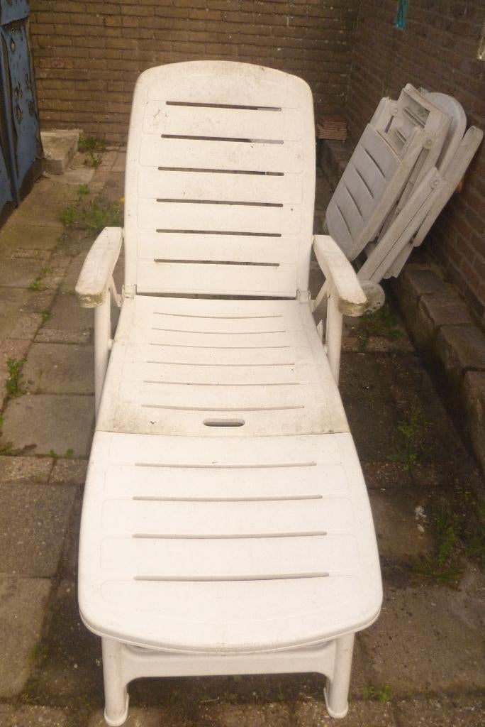 2 Flair ligbedden met wielen - €10,00 per stuk, Ophalen, Gebruikt, Kunststof, Verrijdbaar