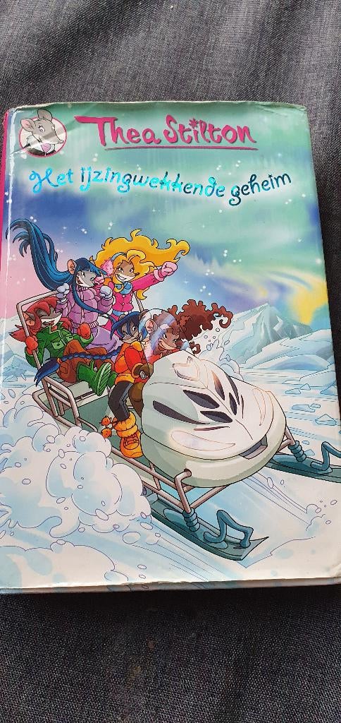 Boek Thea Stilton het ijzingwekkende geheim, Ophalen of Verzenden, Zo goed als nieuw, Fictie algemeen