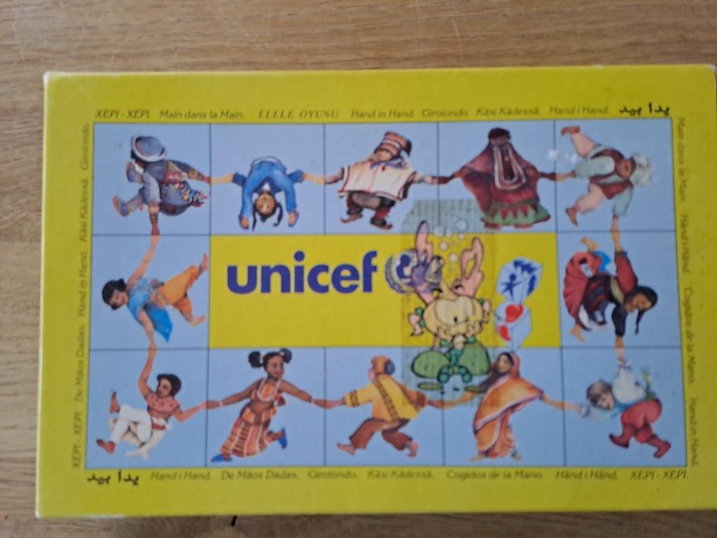 UNICEF. SPELLETJE. HAND IN HAND. SOORT DOMINO., Drie of vier spelers, Ophalen of Verzenden, Gebruikt