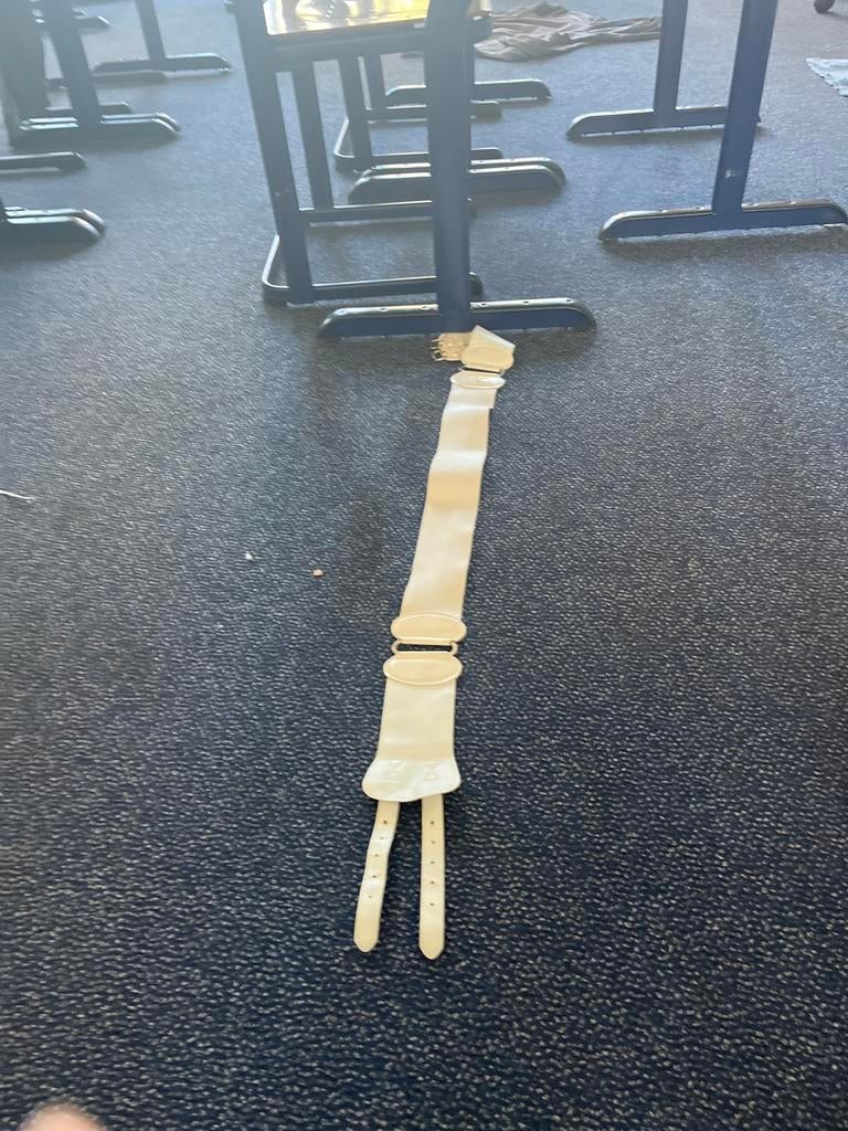 Witte riem met dubbele gesp, Kleding | Dames, Riemen en Ceinturen, Ophalen, Heupriem, Zo goed als nieuw, 3 tot 5 cm