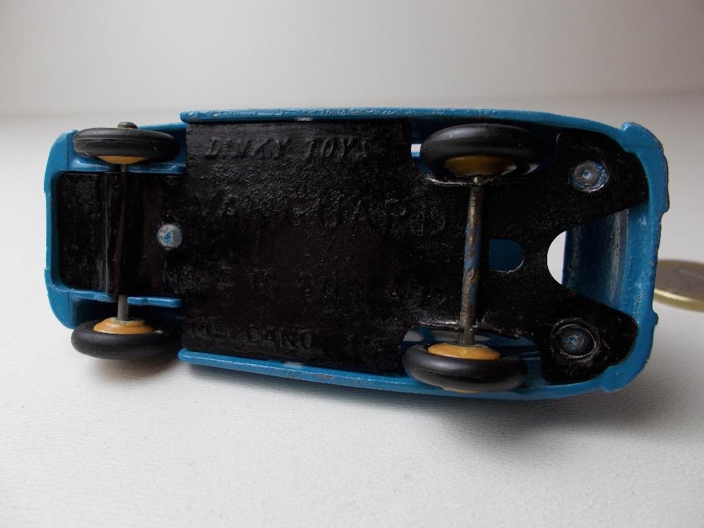 1954 Dinky Toys 153 VANGUARD (Repainted.) -B-., Ophalen of Verzenden, Gebruikt, Auto, Dinky Toys