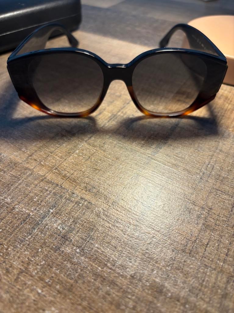 Victoria Beckham zonnebril - Als nieuw, Overige merken, Zonnebril, Zwart, Ophalen of Verzenden