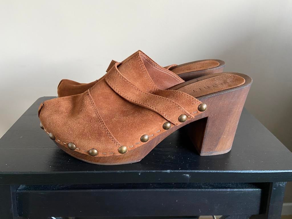 Suède klompjes muiltjes Esprit - maat 39 - NIEUW, Kleding | Dames, Ophalen of Verzenden, Zo goed als nieuw, Bruin, Sandalen of Muiltjes