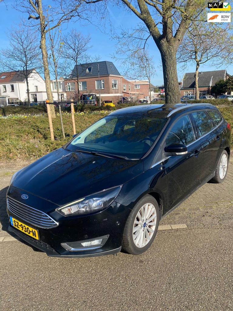 Ford Focus Wagon 1.0 Titanium, Gebruikt, Zwart, Handgeschakeld, 1216 kg