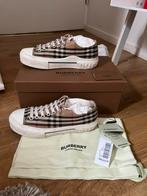 Burberry shoes, Kleding | Dames, Schoenen, Bruin, Ophalen of Verzenden, Sneakers of Gympen, Zo goed als nieuw
